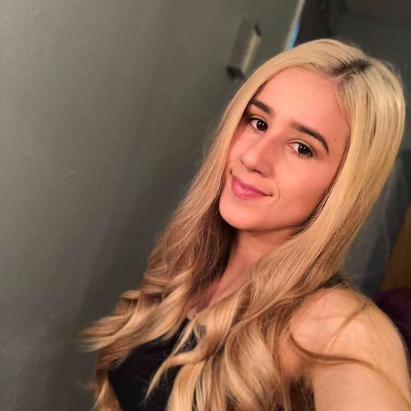 Meet your Posher, Dennise - Picture 1 of 1